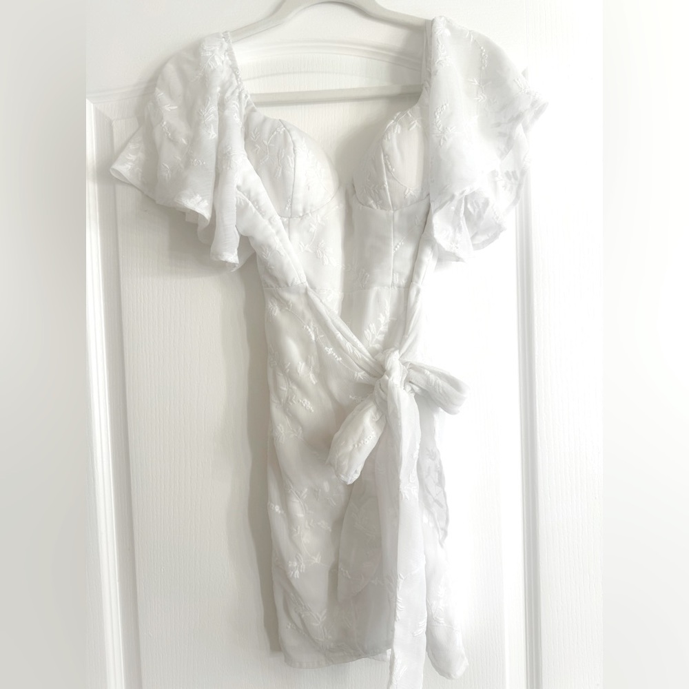 Selfie Leslie Aphrodite Molded Bust Angel Sleeve Wrap Dress Embroidered White